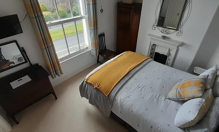King size bed with Ensuite shower room